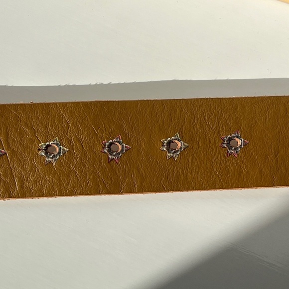 Ed Hardy Leather Belt Yellow Rose Tattoo Buckle Adjustable Size L Vintage Style - Picture 9 of 14